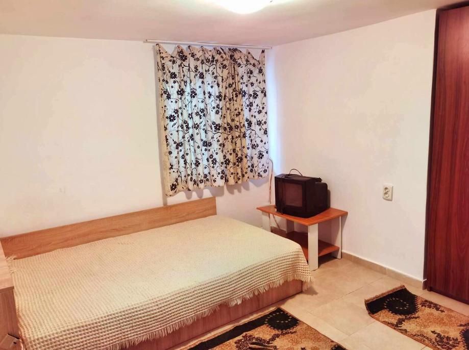 Дава се под наем Двустаен апартамент в Пловдив, Център - 45 кв.м за 255 € - Снимка #1