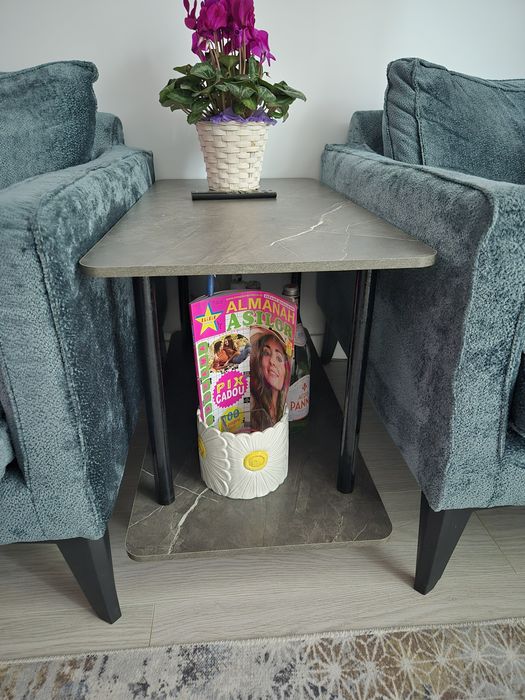 Vând măsuță de cafea 80/40/52 cm.