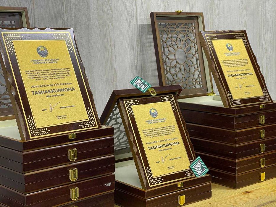 Сувенирные подарочные статуэтки