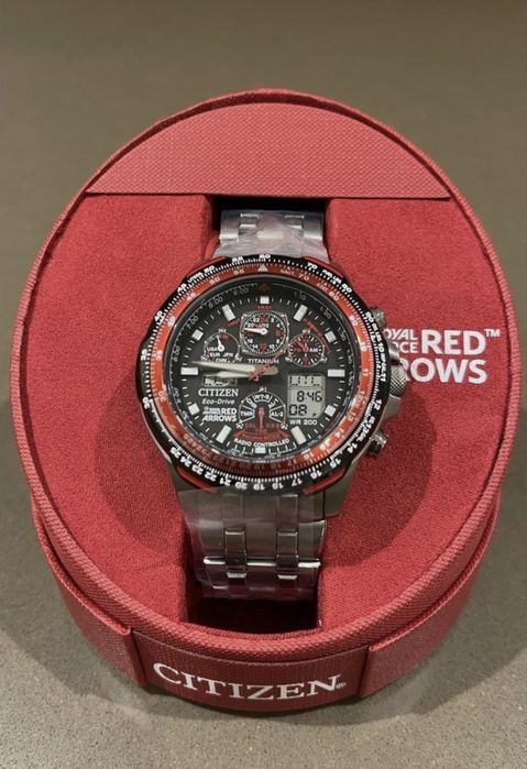 Ceas RED ARROWS Citizen Titanium.Solar Eco Drive. Nou.