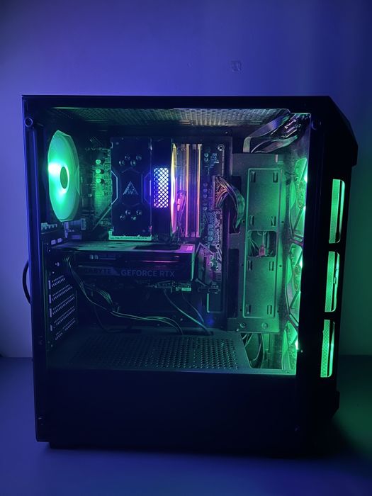 Геймърски компютър с RTX 5060 / Ryzen 7 / 32 GB RAM