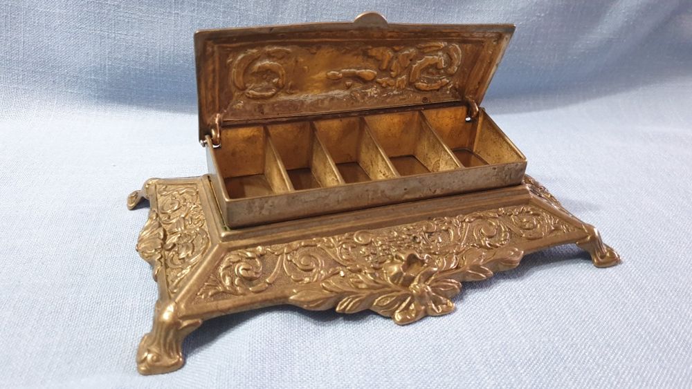 Бронзов писалищен аксесоар и Месингов вагонен аплик