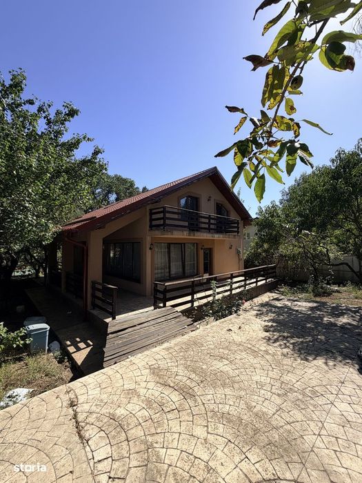 Casă cu livadă și verandă, la pădure acces rapid în București 25 min