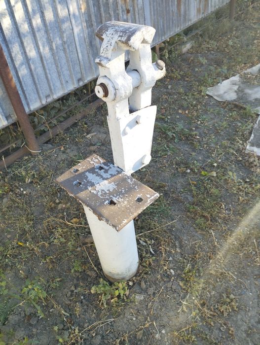 Тиски.        ..