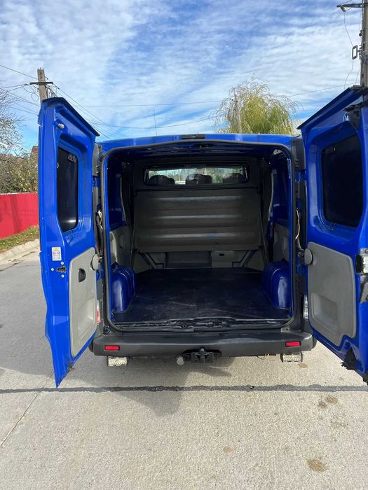 Vand renault trafic,Opel.vivaro cu 6 locuri si duba maxim de lung an 2007 motor 1.9 dci