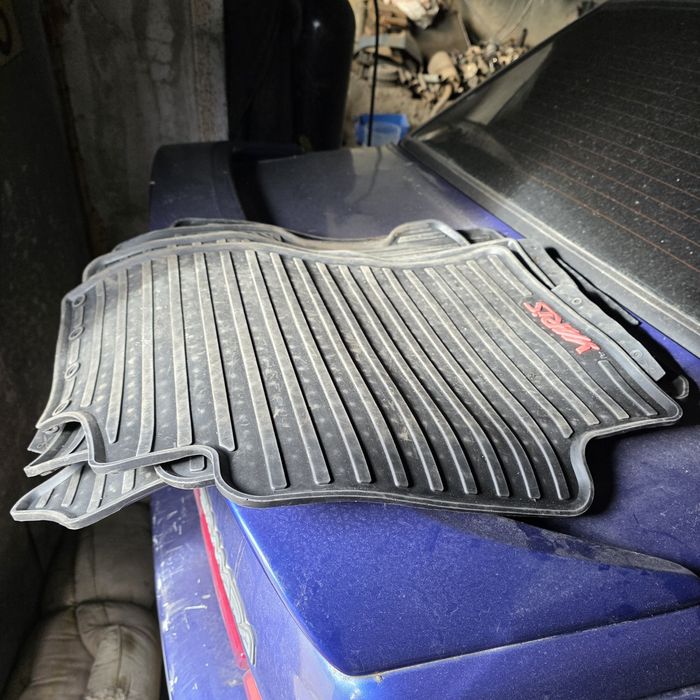 Коврики в тойета ярис