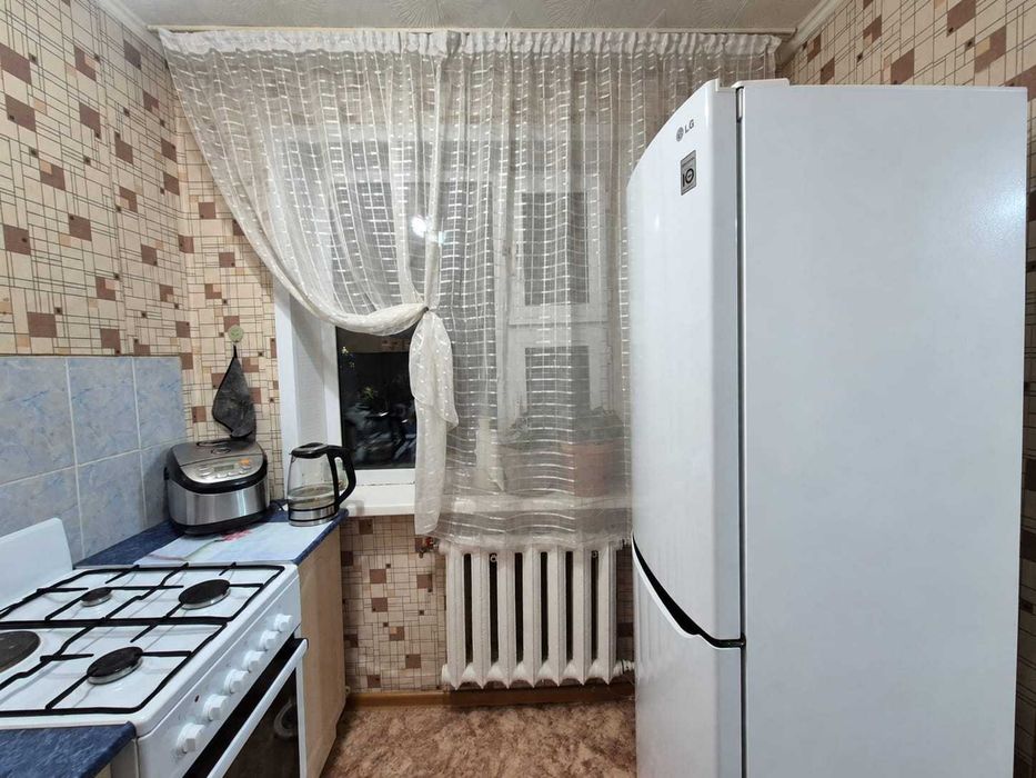 Продам 4 комн квартиру на 6 мкр