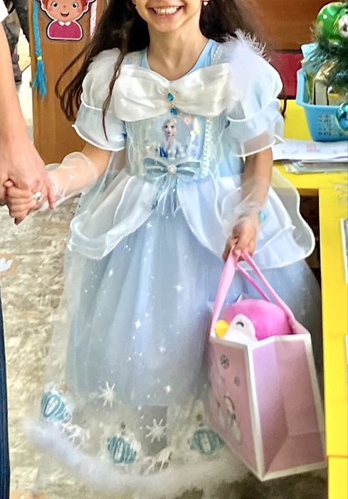 Продам нарядное платье на девочку