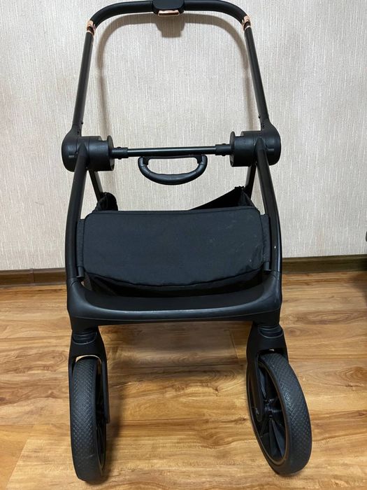 Продам коляску в отличном состочнии 3в1