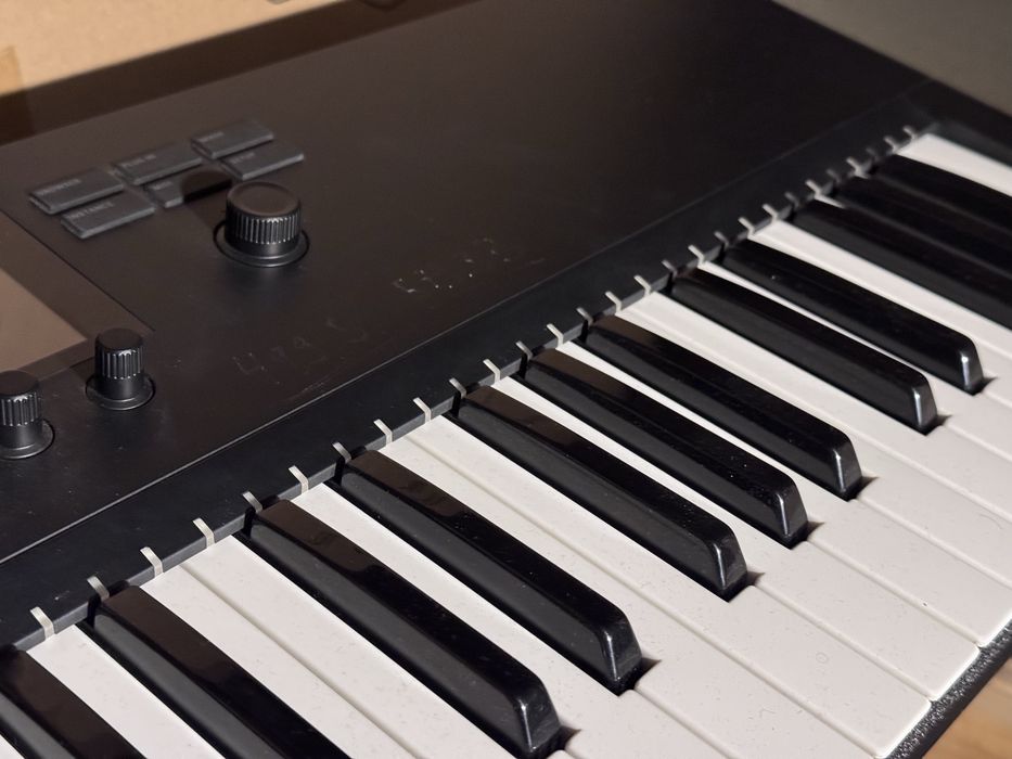 Native Instruments Komplete Kontrol S61 MK2 Миди клавиатура