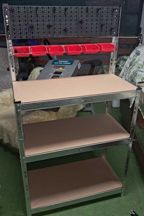 Стелаж за инструменти и машини