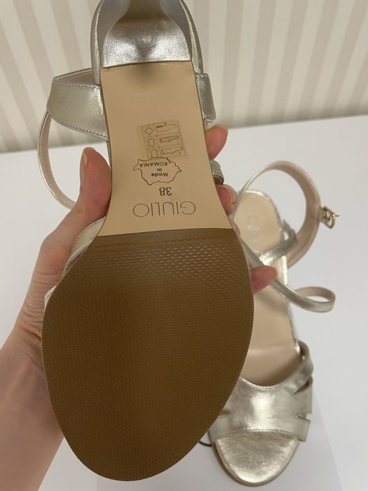 Sandale aurii Giulio