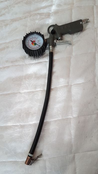 Пистолет-манометър за надуване на гуми