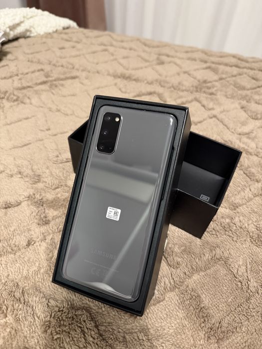 Iphone 12 si samsung s20