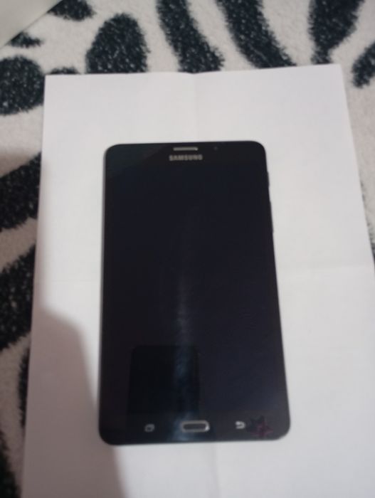 Vând tableta Samsung Galaxy A6