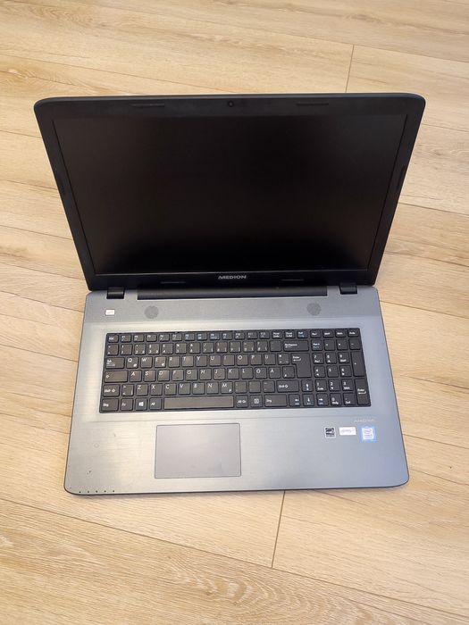 Laptop Medion Akoya i3-7167U Full HD SSD+HDD 8g Ram  17.3 " P7402 Window 10.Mentenanță PC