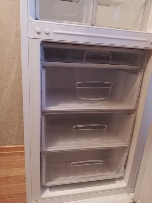 Холодильник Индезит,в отличном состоянии