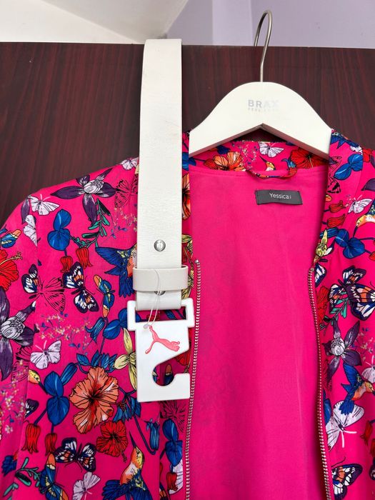 Ветровка на yessica и колан на пума