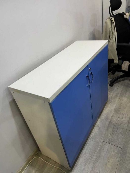 Офисный шкаф с замком