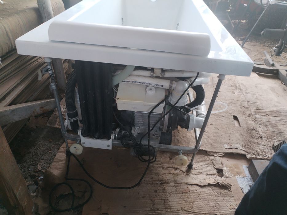 Италианска хидромасажна вана (Джакузи) – КАТО НОВА!
Продавам висок кла