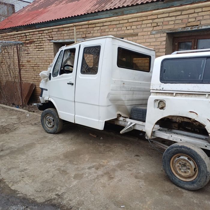 Пикап 1993год каробка передач: механическая