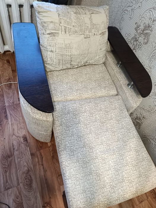 Продам диван и два кресла