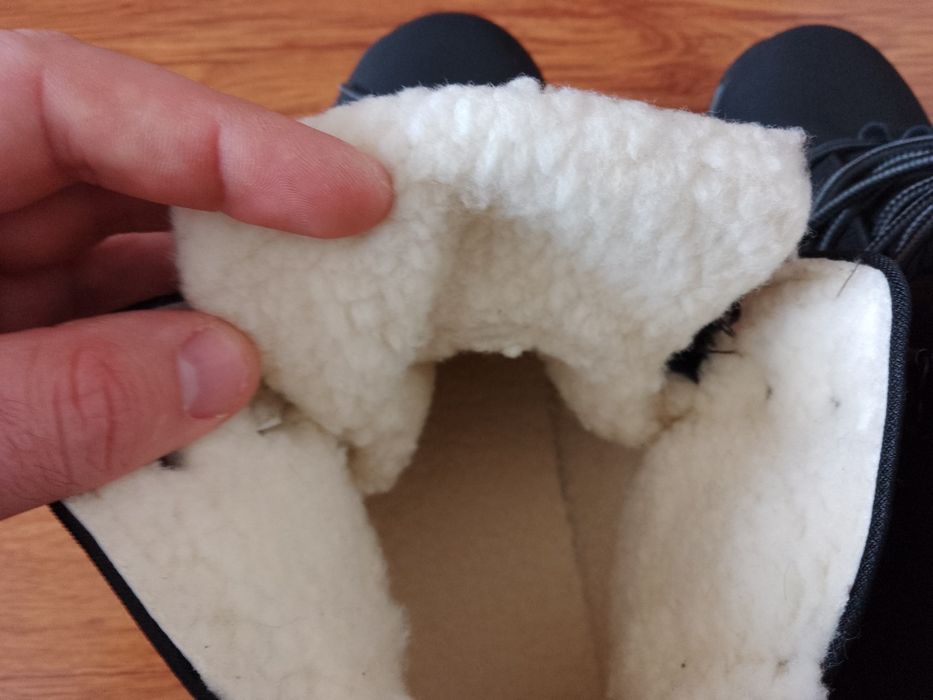 Топли зимни обувки ( нови )