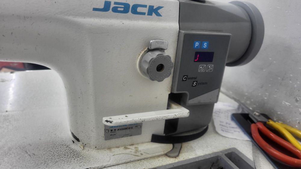 JACK  tikuv mashinasi