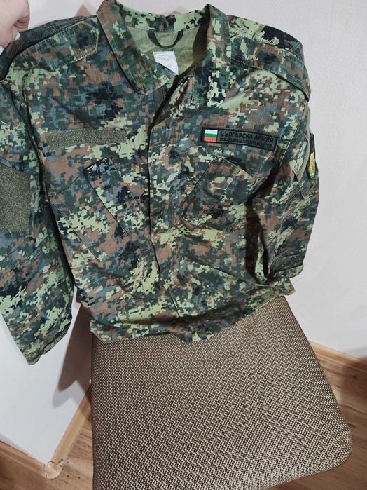 Продавам зимна униформа