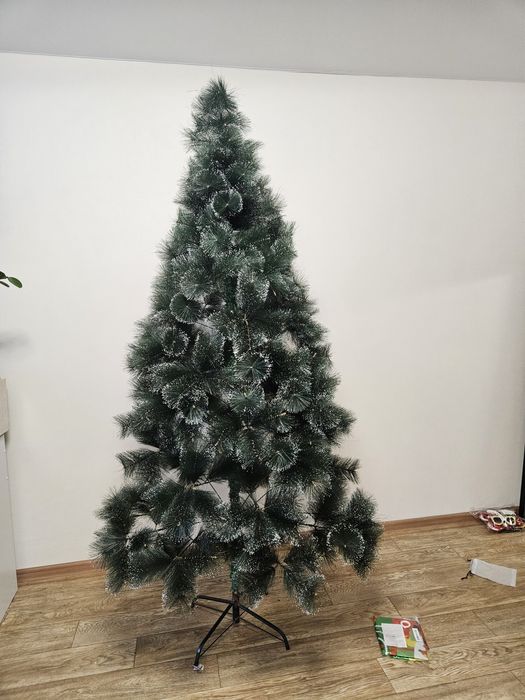 Продам искусственную елку. Высота 210см. Б/у.