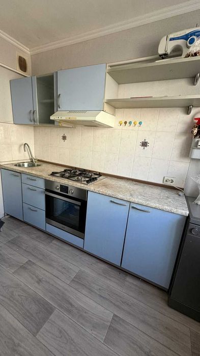 Продам срочно кухонный гарнитур