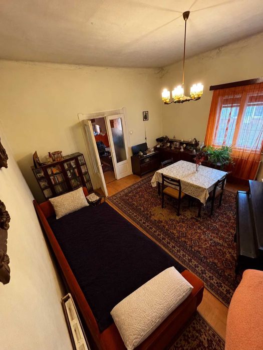 Casă de vânzare ultracentral, în Panov
