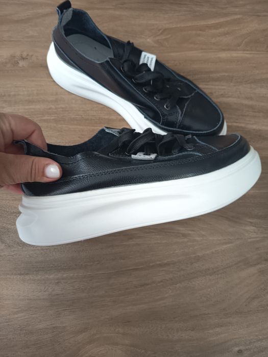 Incaktaminte Dama din piele
