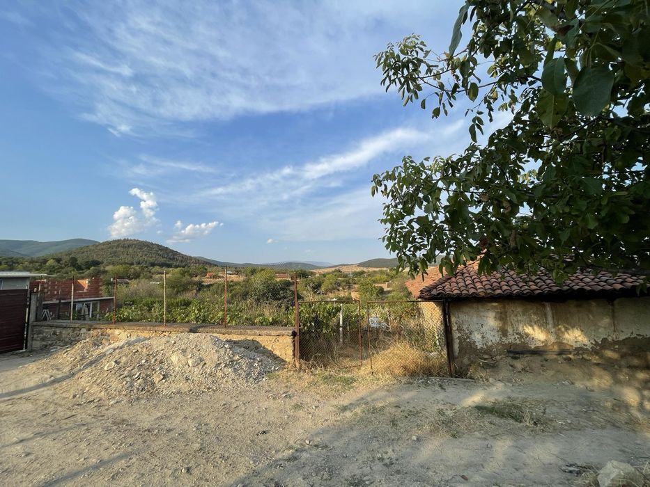 Продава се Къща в Хисаря - 1200 кв.м за 25 €/кв.м - Снимка #1