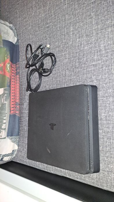 Продам PS 4 слим с дисками