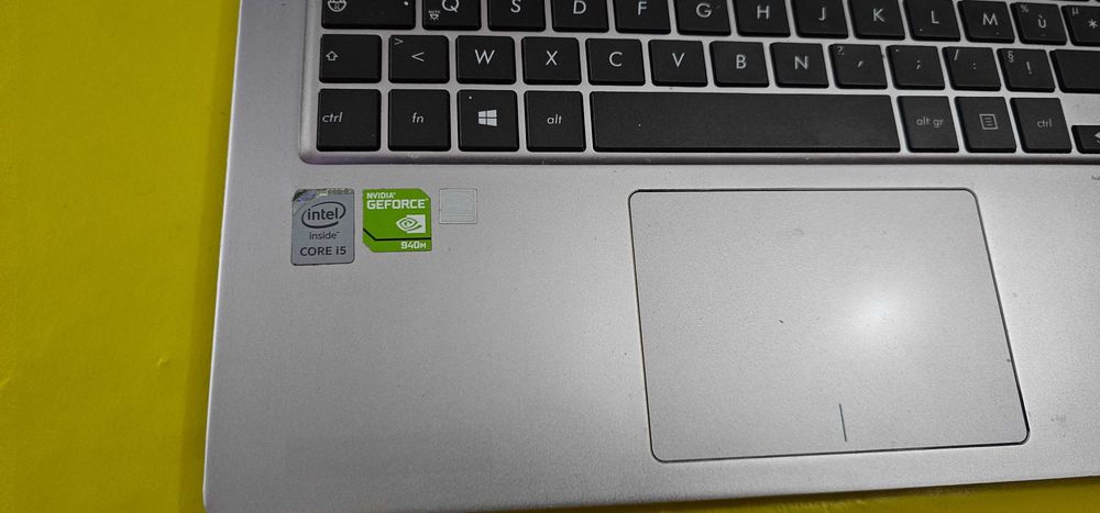 Laptop ASUS ZenBook UX303L I5