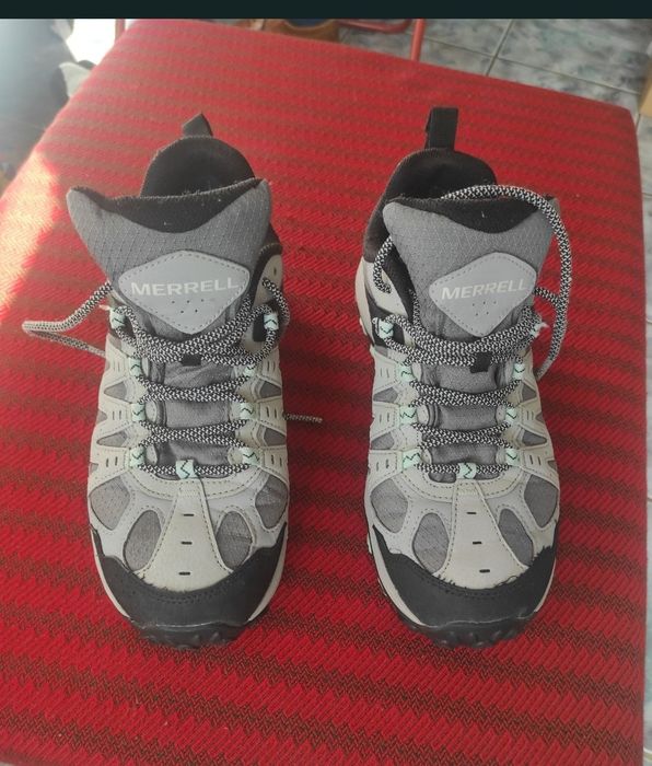 Adidași foarte comozi foarte ușori și foarte practici. 
Numărul 41.