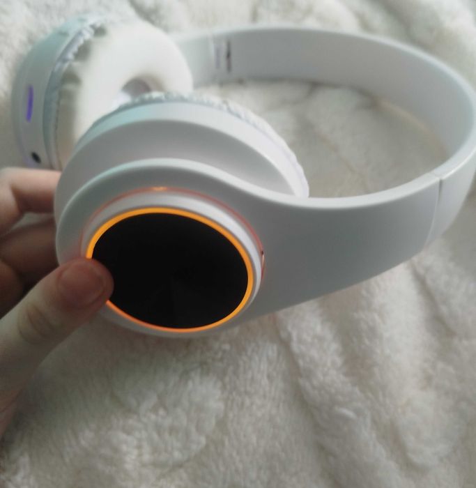 Luminous Wireless headphones