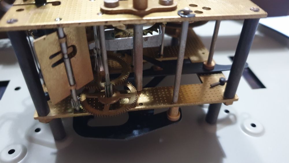 Немски паркетен часовник  " Urgos "