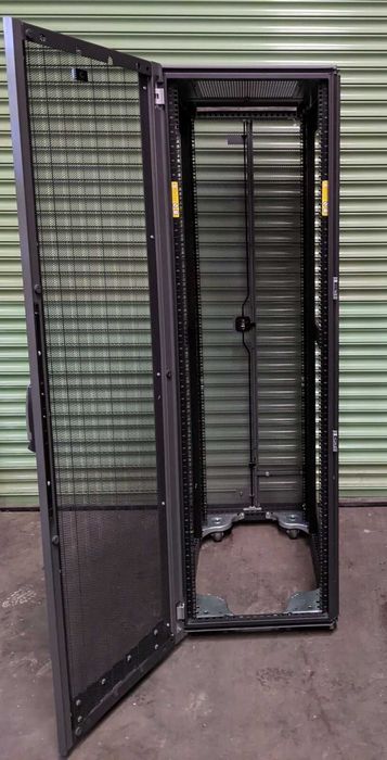 HP 10642 42U Server Rack Cabinet – uși perforate – 19″ (3 buc)