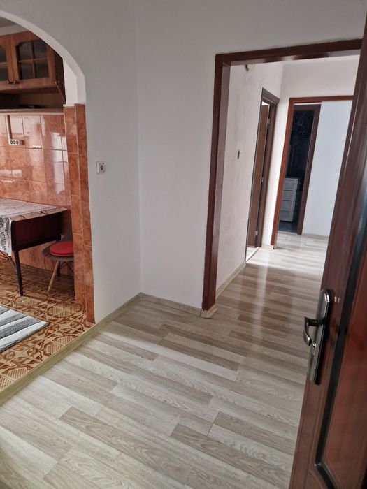 Închiriez apartament cu 3 camere/etaj 1
