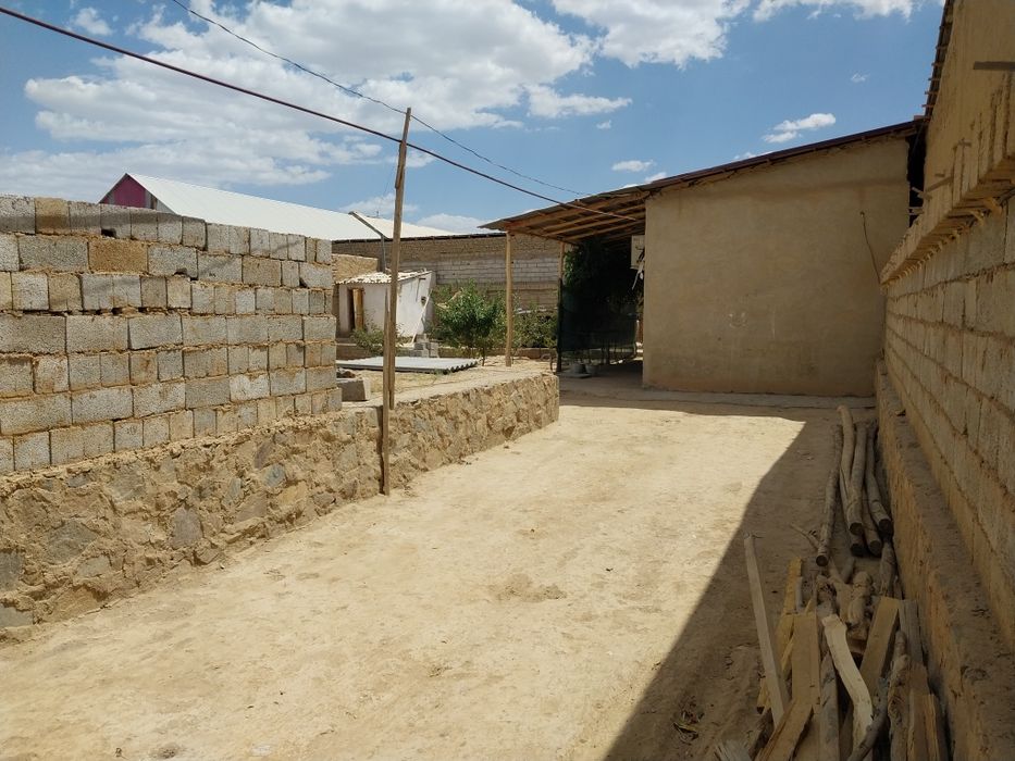 Ховли абмен йоки сотилади