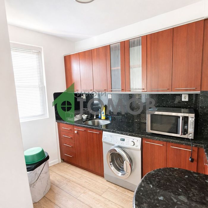 Напълно обзаведен двустаен апартамент под наем в Център