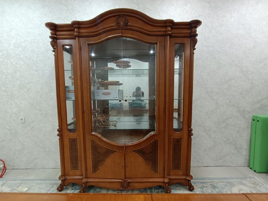 Серванттар  мен стол сатылады