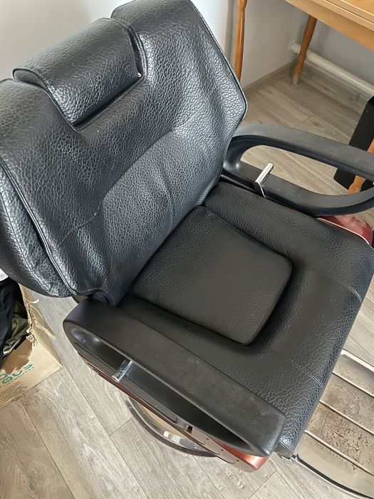 Парикмахерское кресло