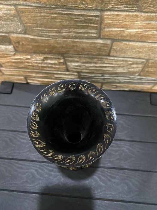 декоративна метална ваза