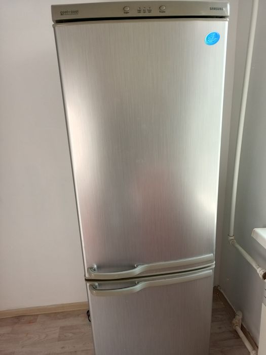 Холодильник самсунг срочно продам