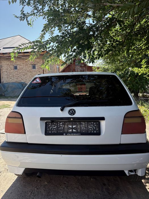 Машина Golf 1.2 аз саудасы бар