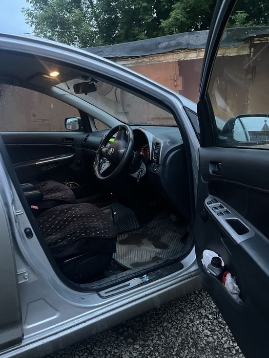 Тойота wish минивэн 7 мест