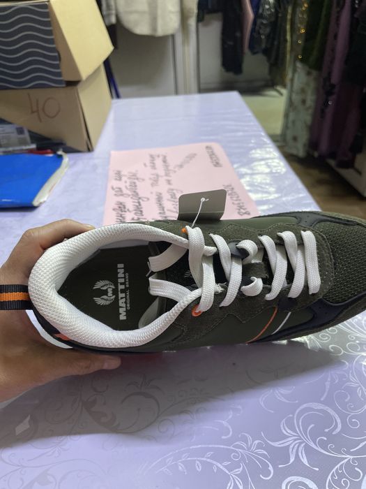 Продам мужские кроссовки.